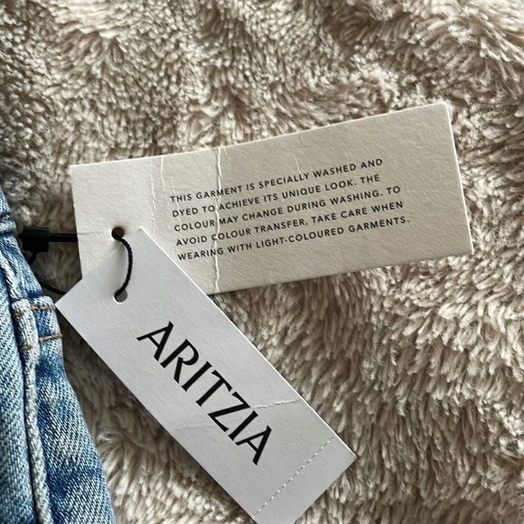 NWT Aritzia Denim Forum The Yoko Bermuda Short - Picture 5 of 12